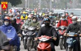 Người dân Thủ đô sử dụng khẩu trang nơi công cộng phòng chống Covid-19