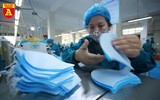 Bên trong xưởng sản xuất khẩu trang làm từ vải không dệt