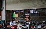 Hình ảnh khác lạ trên những tuyến phố vốn sầm uất nhất của Hà Nội