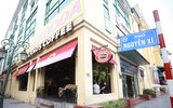 Hình ảnh khác lạ trên những tuyến phố vốn sầm uất nhất của Hà Nội