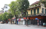 Hình ảnh khác lạ trên những tuyến phố vốn sầm uất nhất của Hà Nội