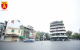 Công an Hà Nội tăng cường kiểm soát người ra đường, thực hiện nghiêm cách ly xã hội phòng ngừa Covid-19