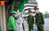 Công an Hà Nội tăng cường kiểm soát người ra đường, thực hiện nghiêm cách ly xã hội phòng ngừa Covid-19