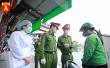 Công an Hà Nội tăng cường kiểm soát người ra đường, thực hiện nghiêm cách ly xã hội phòng ngừa Covid-19