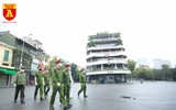 Công an Hà Nội tăng cường kiểm soát người ra đường, thực hiện nghiêm cách ly xã hội phòng ngừa Covid-19