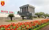 Thăm khu di tích nhà sàn Bác Hồ ở Hà Nội