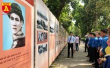 Thăm khu di tích nhà sàn Bác Hồ ở Hà Nội