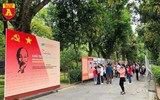 Thăm khu di tích nhà sàn Bác Hồ ở Hà Nội