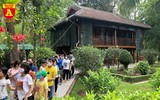 Thăm khu di tích nhà sàn Bác Hồ ở Hà Nội