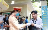 Hình ảnh đẹp của Công an Thủ đô trong kỳ thi THPT 2020