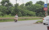 Bất chấp nguy hiểm xe máy vẫn leo lên đường dành cho ô tô Đại lộ Thăng Long