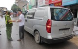 Hà Nội ra quân xử lý ôtô dừng đỗ trên vỉa hè, dưới lòng đường sai quy định