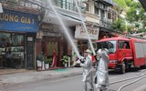 Cận cảnh diễn tập phương án chữa cháy, cứu người mắc kẹt tại số nhà 28 Hàng Hòm