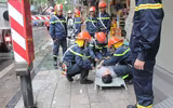 Cận cảnh diễn tập phương án chữa cháy, cứu người mắc kẹt tại số nhà 28 Hàng Hòm