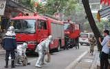 Cận cảnh diễn tập phương án chữa cháy, cứu người mắc kẹt tại số nhà 28 Hàng Hòm
