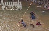 Hà Nội: Cả làng xuống sông đánh dậm