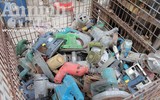 Cận cảnh chợ đồ cũ ở dưới chân cầu Thăng Long