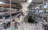 Cận cảnh chợ đồ cũ ở dưới chân cầu Thăng Long