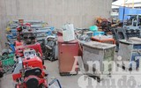 Cận cảnh chợ đồ cũ ở dưới chân cầu Thăng Long