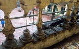 [Ảnh] Hiện trường vụ sập lan can trường học làm 13 em học sinh bị thương