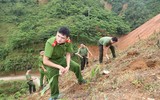 Tuổi trẻ Công an Thủ đô tham gia trồng 10.000 cây xanh ở mảnh đất dữ