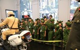 Các học viên nhỏ tuổi tham quan hoạt động của lực lượng Công an Thủ đô