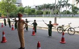 Các học viên nhỏ tuổi tham quan hoạt động của lực lượng Công an Thủ đô