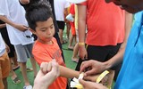 Các học viên nhỏ tuổi tham quan hoạt động của lực lượng Công an Thủ đô