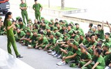 Các học viên nhỏ tuổi thử làm lính cứu hỏa