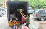 Công an Thủ đô tiếp tục sẻ chia với nhân dân vùng ngập Chương Mỹ