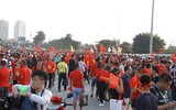 Mỹ Đình nhuộm đỏ màu cờ trước giờ bóng lăn