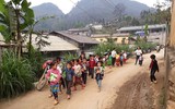 [Ảnh] Những tấm lòng đến với con trẻ xã Lũng Chinh