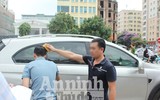 [Ảnh] Nhóm đối tượng đã hành hung người đàn ông đi ôtô dẫn đến tử vong