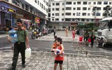 [Ảnh] Lực lượng Công an, quân đội giúp người dân khu đô thị HH khắc phục sự cố thiếu nước sạch