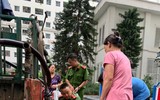 [Ảnh] Lực lượng Công an, quân đội giúp người dân khu đô thị HH khắc phục sự cố thiếu nước sạch