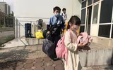 [Ảnh] 15 công dân hoàn thành cách ly tập trung tại bệnh viện CATP Hà Nội được trở về nhà