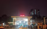 [Ảnh] Lực lượng Công an chốt chặn, kiểm soát chặt chẽ Bệnh viện Bạch Mai phòng dịch Covid-19