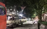 [Ảnh] Lực lượng Công an chốt chặn, kiểm soát chặt chẽ Bệnh viện Bạch Mai phòng dịch Covid-19