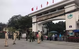 [Ảnh] Lực lượng Công an chốt chặn, kiểm soát chặt chẽ Bệnh viện Bạch Mai phòng dịch Covid-19
