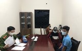 [Ảnh] Công an xã chính quy tuần tra đường làng ngõ xóm, nhắc nhở người dân đeo khẩu trang