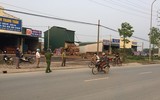 [Ảnh] Công an xã chính quy tuần tra đường làng ngõ xóm, nhắc nhở người dân đeo khẩu trang