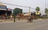 [Ảnh] Công an xã chính quy tuần tra đường làng ngõ xóm, nhắc nhở người dân đeo khẩu trang