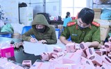 [Ảnh] Cận cảnh số lượng lớn mỹ phẩm có dấu hiệu vi phạm bị thu giữ tại Hà Nội