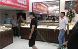 [Ảnh] Toàn cảnh vụ cướp giật tại hiệu vàng, đâm thấu ngực người truy đuổi