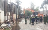 [Ảnh] Cận cảnh hiện trường vụ cháy kho hóa chất ở quận Long Biên