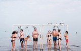 Sự thật về chiếc áo choàng ngâm ở biển chết 2 năm và bi kịch tình yêu