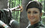 Vẻ đẹp tự nhiên hiếm có của nữ binh sĩ Serbia