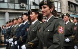 Vẻ đẹp tự nhiên hiếm có của nữ binh sĩ Serbia