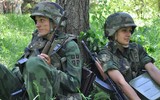 Vẻ đẹp tự nhiên hiếm có của nữ binh sĩ Serbia
