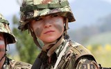 Vẻ đẹp tự nhiên hiếm có của nữ binh sĩ Serbia